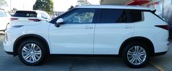 2024 Mitsubishi Outlander LS