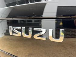 2025 Isuzu MU-X X-TERRAIN