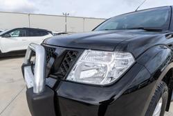 2012 Nissan Navara ST