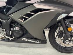 2015 Kawasaki Ninja 300 (EX300A) Ninja Black