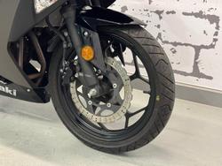 2015 Kawasaki Ninja 300 (EX300A) Ninja Black