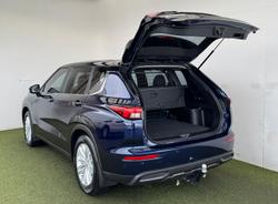 2023 Mitsubishi Outlander ES