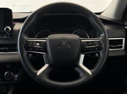 2023 Mitsubishi Outlander ES