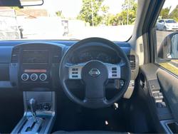 2011 Nissan Navara ST