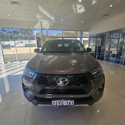 2024 Toyota Hilux SR5 48V