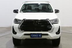 2023 Toyota Hilux SR5