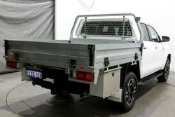 2023 Toyota Hilux SR5