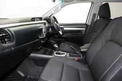2023 Toyota Hilux SR5