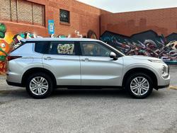 2024 Mitsubishi Outlander ES