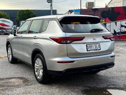 2024 Mitsubishi Outlander ES