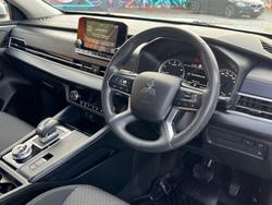 2024 Mitsubishi Outlander ES