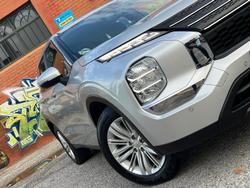 2024 Mitsubishi Outlander ES