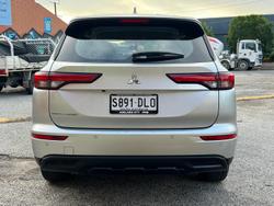 2024 Mitsubishi Outlander ES