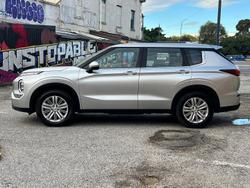 2024 Mitsubishi Outlander ES