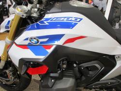 2026 BMW Motorrad 2026 Bmw 1300CC R 1300 R PERFORMANCE Road light WHITE