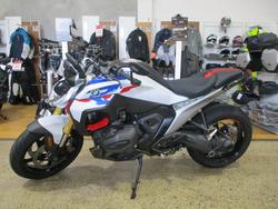 2026 BMW Motorrad 2026 Bmw 1300CC R 1300 R PERFORMANCE Road light WHITE