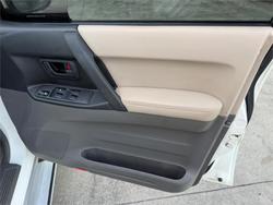 2001 MITSUBISHI PAJERO GLS LWB (4x4)