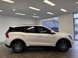 2023 Mahindra XUV700 AX7L