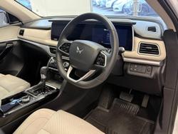 2023 Mahindra XUV700 AX7L