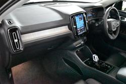2022 Volvo XC40 Ultimate B5 Dark
