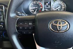 2023 Toyota Hilux SR