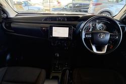 2023 Toyota Hilux SR