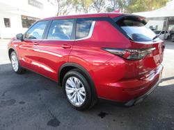 2026 Mitsubishi Outlander ES