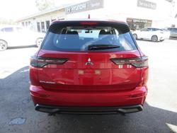 2026 Mitsubishi Outlander ES