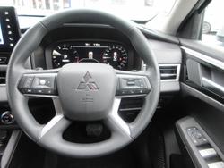 2026 Mitsubishi Outlander ES