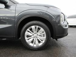 2026 Mitsubishi Outlander ES