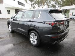 2026 Mitsubishi Outlander ES