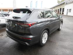2026 Mitsubishi Outlander ES