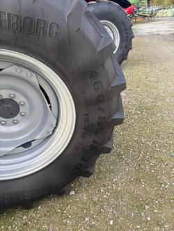 0 Massey Ferguson 4707 4Wd Platform Essential 74 Hp Fel RED