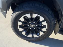 2025 Toyota Hilux SR5 48V (4x4)