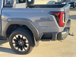 2025 Toyota Hilux SR5 48V (4x4)