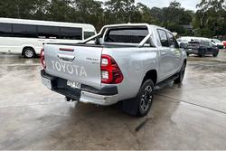 2023 Toyota Hilux SR5