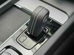 2021 Volvo XC60 B6 R-Design