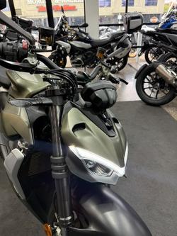 2024 DUCATI STREETFIGHTER V2 Green