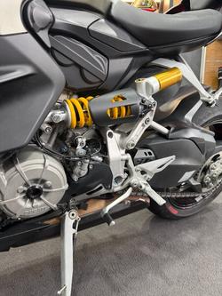 2024 DUCATI STREETFIGHTER V2 Green