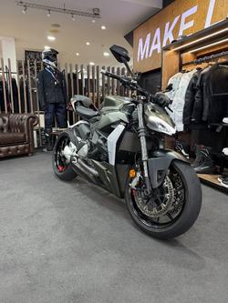 2024 DUCATI STREETFIGHTER V2 Green