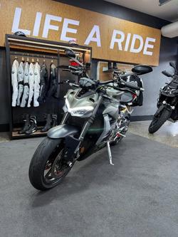 2024 DUCATI STREETFIGHTER V2 Green