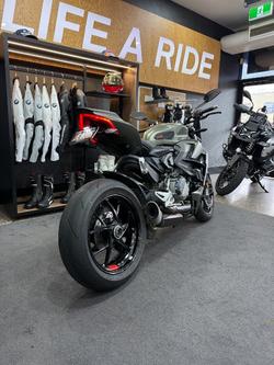 2024 DUCATI STREETFIGHTER V2 Green