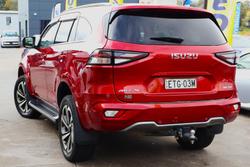 2022 Isuzu MU-X LS-T