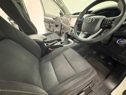 2020 Toyota Hilux SR5 GUN126R 4X4 Dual Range White