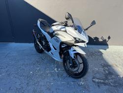 2024 Kawasaki NINJA 400 WHITE