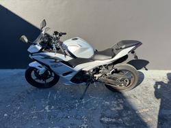 2024 Kawasaki NINJA 400 WHITE