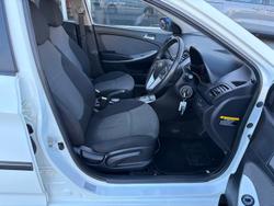 2013 Hyundai Accent Active