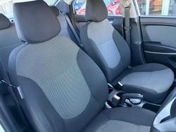 2013 Hyundai Accent Active