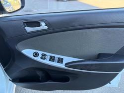 2013 Hyundai Accent Active