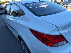2013 Hyundai Accent Active